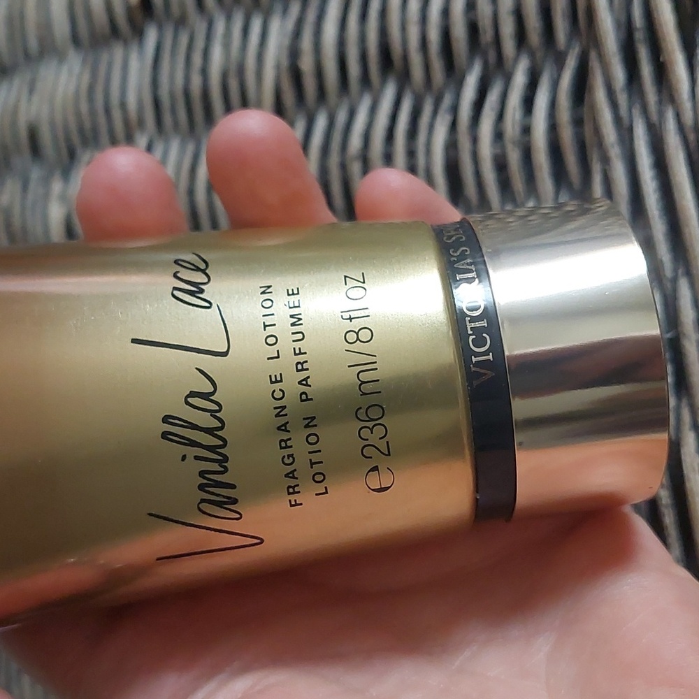 Victoria's Secret Pure Seduction and Vanilla Lace Lotion - Picture 4 of 8